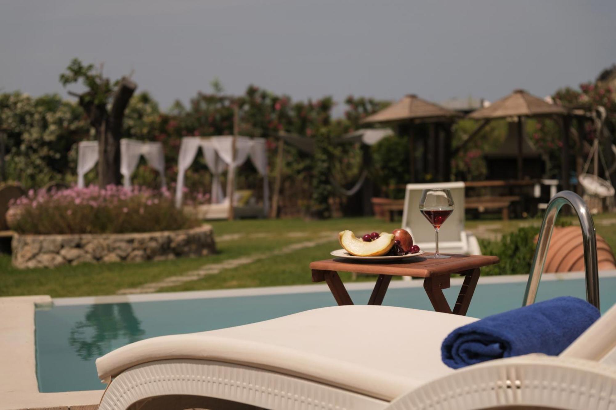 Margarita'S Luxury Suites Agios Stefanos Avliotes  Exterior foto